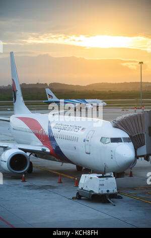 Kuala Lumpur, Malesia - 13 agosto 2017: Aereo della Malaysia Airlines parcheggiato all'aeroporto internazionale di Kuala Lumpur il 13th di agosto 2017. Foto Stock