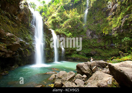 E turistici waikani falls (tre orsi scende), Maui, Hawaii Foto Stock