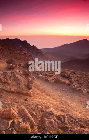 Sunrise all'interno del cratere Haleakala, haleakala national park, Maui, Hawaii Foto Stock