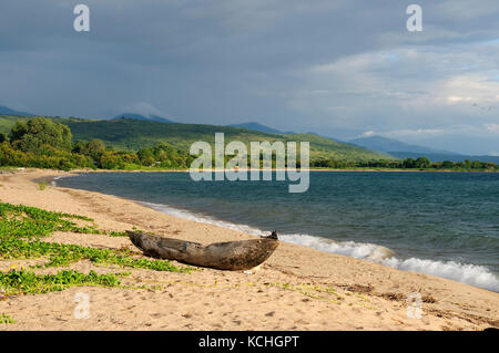 Tanzania, Malawi lago è i mondi più lunga e la seconda più profonda di acqua fresca del lago, è anche uno dei più antichi laghi del pianeta. La foto presente Foto Stock