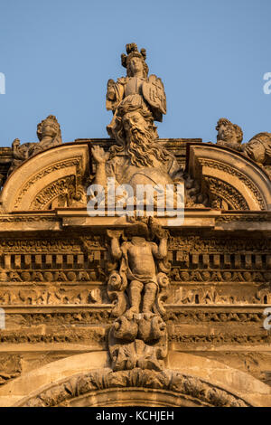 La decorazione della facciata occidentale della Cattedrale di San Salvador in Jerez de la Frontera, Andalusia, Spagna Foto Stock