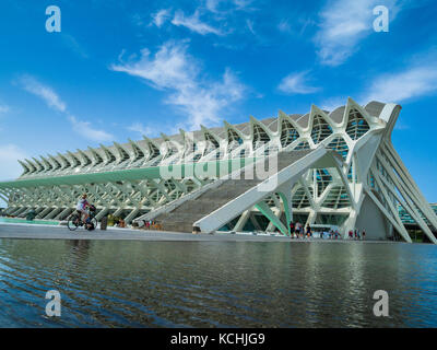 Il Museo della Scienza (Museu de les Ciències) progettato dall'architetto Santiago Calatrava nel complesso della città delle Arti e delle Scienze, Valencia, Spagna Foto Stock