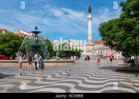 Il Dom Pedro IV monumento e fontana a Piazza Rossio nel centrale quartiere Baixa. Lisbona, Portogallo Foto Stock