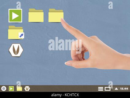 Composito Digitale di mano toccando la cartella e i file delle icone sulla carta tagliato desktop Foto Stock