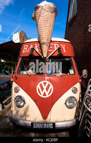 Europa, Paesi Bassi, Zeeland, Old VW T1 gelato van Volkswagen. Europa, Niederlande, Zeeland, ALTER VW Touran T1 Eiswagen. Foto Stock