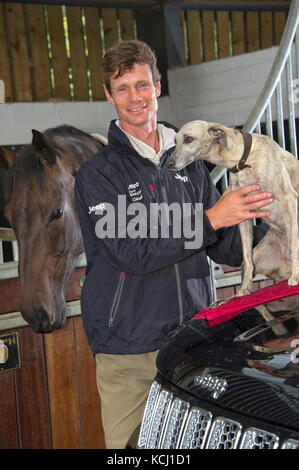 William equestre Fox-Pitt con il suo cane "Papavero' Foto Stock