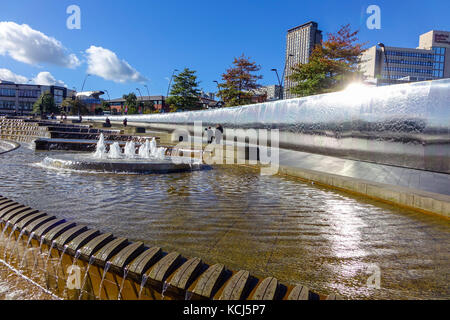 Sheffield, Regno Unito stazione delle ferrovie, con fontane e cascate Foto Stock