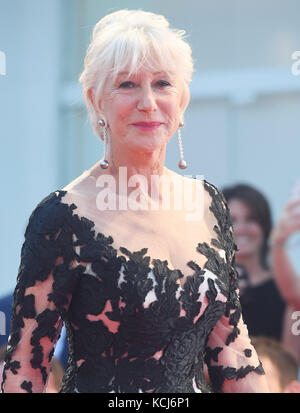 Arrivi alla prima di "The Leisure Seeker" durante la 74a Mostra del Cinema di Venezia a Venezia, Italia. Con: Helen Mirren dove: Venezia, Veneto, Italia quando: 03 set 2017 credito: WENN.com Foto Stock