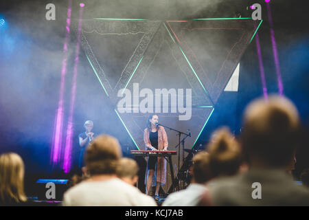 Il cantante, cantautore e musicista svedese Alice Boman si esibisce in un concerto al festival musicale danese Trailerpark Festival 2014 di Copenaghen. Danimarca, 31/07 2014. Foto Stock