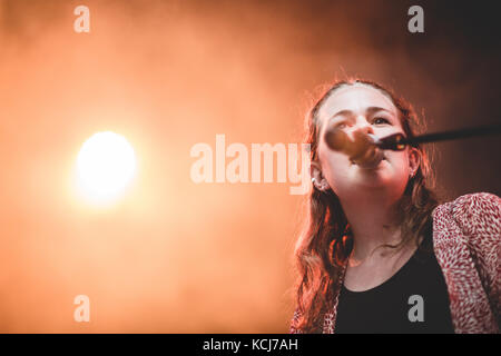 Il cantante, cantautore e musicista svedese Alice Boman si esibisce in un concerto al festival musicale danese Trailerpark Festival 2014 di Copenaghen. Danimarca, 31/07 2014. Foto Stock