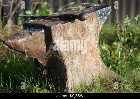Fabbro vecchio arrugginito incudine - foto Foto Stock