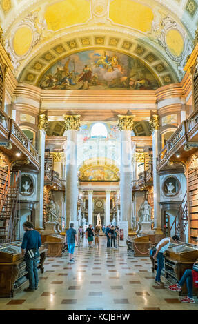 Vienna, Austria - 6 agosto 2016: Dipinti e decorazioni degli interni della Biblioteca Nazionale austriaca Foto Stock