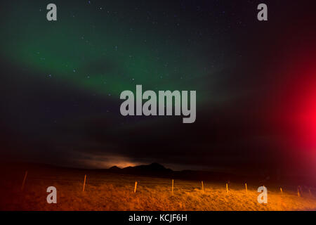 Aurora boreali Northern lights ballando con le stelle in Islanda Foto Stock