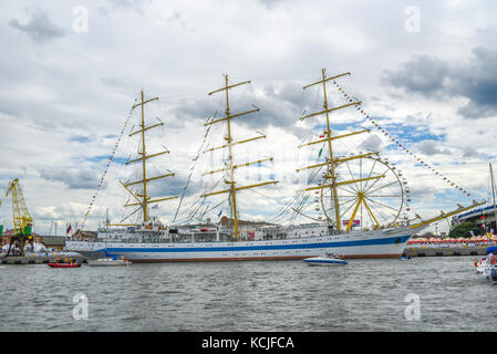 Szczecin, Polonia, 5 agosto 2017: nave al molo durante la finale di Tall Ships gare 2017 di Szczecin. Foto Stock