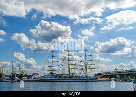 Szczecin, Polonia, 7 agosto 2017: nave al molo durante la finale di Tall Ships gare 2017 di Szczecin. Foto Stock