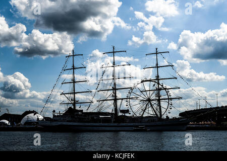 Szczecin, Polonia, 7 agosto 2017: nave al molo durante la finale di Tall Ships gare 2017 di Szczecin. Foto Stock