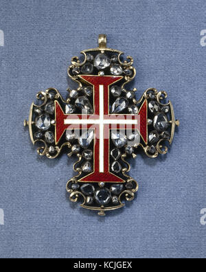 Il vecchio e il diamante vintage spilla con croce di malta su sfondo blu Foto Stock
