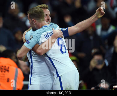 HARRY KANE DI INGHILTERRA INGHILTERRA CELEBRAT V SLOVENIA lo stadio di Wembley a Londra Inghilterra 05 Ottobre 2017 Foto Stock
