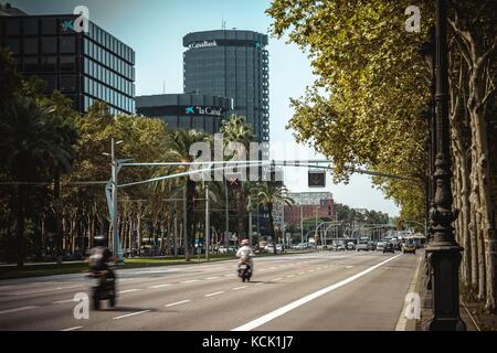 Barcellona, Spagna. 6 ottobre 2017. La "Caixa" trasferirà la propria sede dalla Catalogna a Palma di Maiorca, mentre il governo catalano annuncia una dichiarazione unilaterale di indipendenza dalla Spagna per i prossimi giorni dopo un referendum di secessione tenutosi il 1° ottobre. La Banca reagisce in questo modo impedisce di essere situata al di fuori della CE, anche se per minuti. Il governo centrale spagnolo nega che ci sia stato un referendum e non accetta il risultato in quanto la legge referendaria catalana è stata sospesa dalla corte costituzionale spagnola credito: Matthias Oesterle/Alamy Live News Foto Stock