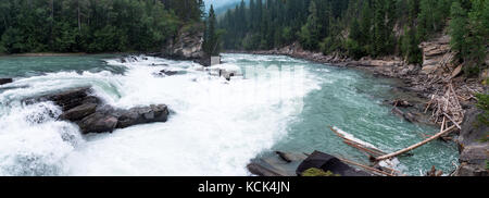 Le cascate di montagne rocciose Foto Stock