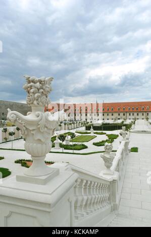 Vista del castello di Bratislava e i giardini barocchi sulla collina del castello di Bratislava, Slovacchia Foto Stock