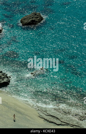 La spiaggia denominata 'praia i focu' nei pressi di capo Vaticano, Italia meridionale Foto Stock