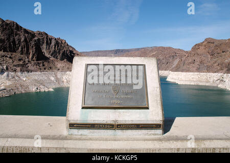 La lapide che mostra lo stato in linea presso la diga di Hoover, Stati Uniti d'America Foto Stock