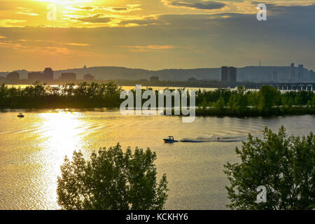 Montreal e barche vista dal south shore in estate Foto Stock
