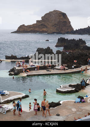 Le piscine naturali di Porto Moniz a Madera Foto Stock