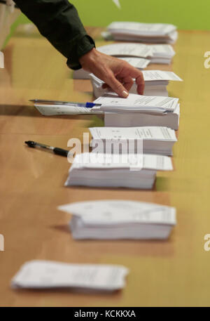 Votazione giorno durante il bandito pro referendum di indipendenza a Barcellona Foto Stock