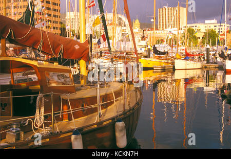 Imbarcazioni in legno, Boats Couta, durante il festival delle barche in legno di Hobart. Constitution Dock, Sullivans Cove, Hobart, Tasmania, Australia Foto Stock