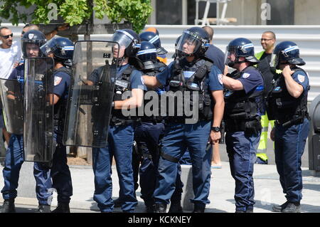 Demolizione per implosione della 'Torre 230' nel quartiere la Duchere, Lione, Francia Foto Stock