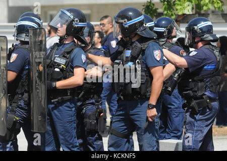 Demolizione per implosione della 'Torre 230' nel quartiere la Duchere, Lione, Francia Foto Stock