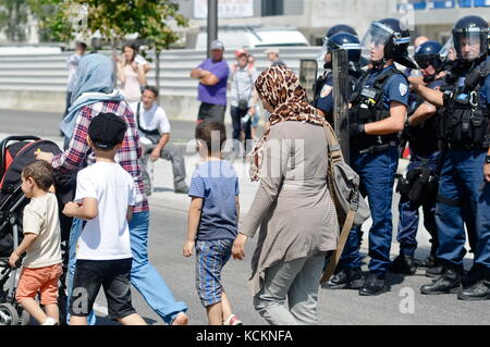 Demolizione per implosione della 'Torre 230' nel quartiere la Duchere, Lione, Francia Foto Stock