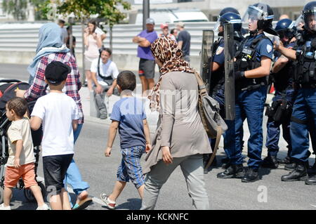 Demolizione per implosione della 'Torre 230' nel quartiere la Duchere, Lione, Francia Foto Stock