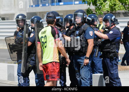 Demolizione per implosione della 'Torre 230' nel quartiere la Duchere, Lione, Francia Foto Stock