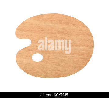 In prossimità di uno pulito vuoto palette di legno senza vernice isolati su sfondo bianco Foto Stock