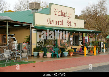 Negozio generale (con atteggiamento!) Nel comune di Bethanga, ad est di Albury, nuovo Galles del Sud, Australia Foto Stock