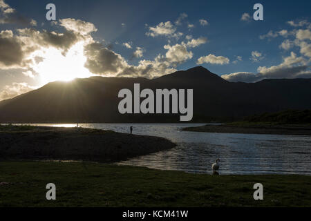 Le colline di Ardgour sopra Loch Linnhe, da Onich vicino a Fort William, Scozia, Regno Unito Foto Stock