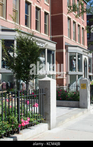 Store fronti lungo Newbury Street Back Bay nella storica Boston (STATI UNITI D'AMERICA Foto Stock