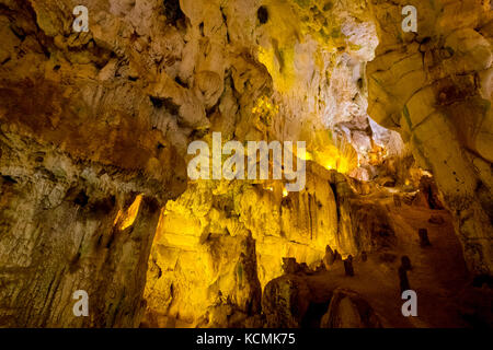 Formazioni di calcare in grutas da moeda grotta. fatima, Portogallo Foto Stock