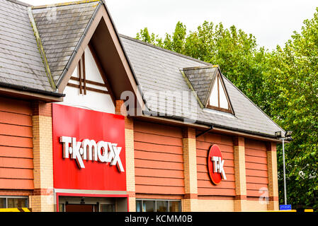 Northampton UK Ottobre 5, 2017: logo TKMaxx segno nel centro di Northampton. Foto Stock