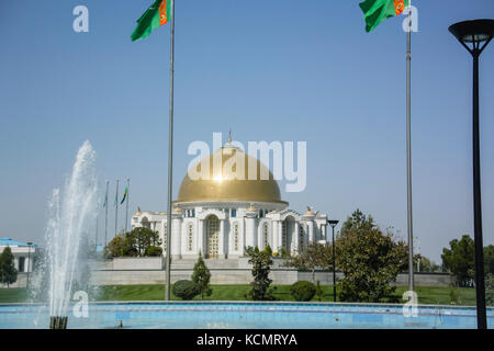 Ashgabat - Inumazione tomba alla Moschea Ruhy dell ex Presidente Saparmurat Niyazov. e la sua famiglia che sono stati uccisi nel 1948 Terremoto Foto Stock