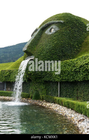 Il gigante di fronte all'entrata per i Mondi di Cristallo Swarovski di Wattens, Austria Foto Stock