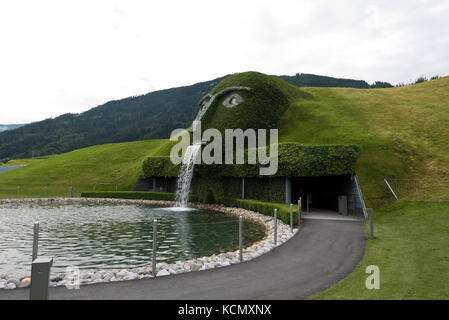 Il gigante di fronte all'entrata per i Mondi di Cristallo Swarovski di Wattens, Austria Foto Stock