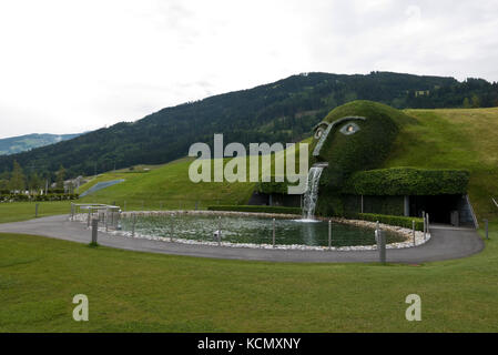 Il gigante di fronte all'entrata per i Mondi di Cristallo Swarovski di Wattens, Austria Foto Stock