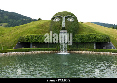 Il gigante di fronte all'entrata per i Mondi di Cristallo Swarovski di Wattens, Austria Foto Stock