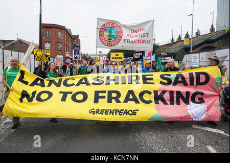Manchester REGNO UNITO; 1st. Ottobre 2017: gli attivisti e i gruppi di campagna provenivano da tutto il paese per protesta contro il Partito Conservatore all'inizio Foto Stock