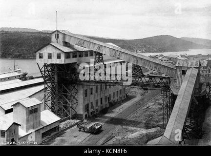 Zinco elettrolitico azienda lavora a Risdon sul fiume Derwent, dicembre 1921 (11661266494) Foto Stock