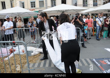 Lione, Francia gli attivisti per i diritti degli animali L269 protestano contro le violenze fatte agli animali e chiedono la chiusura dei macelli, Lione, foto di scorta L269 AN Foto Stock